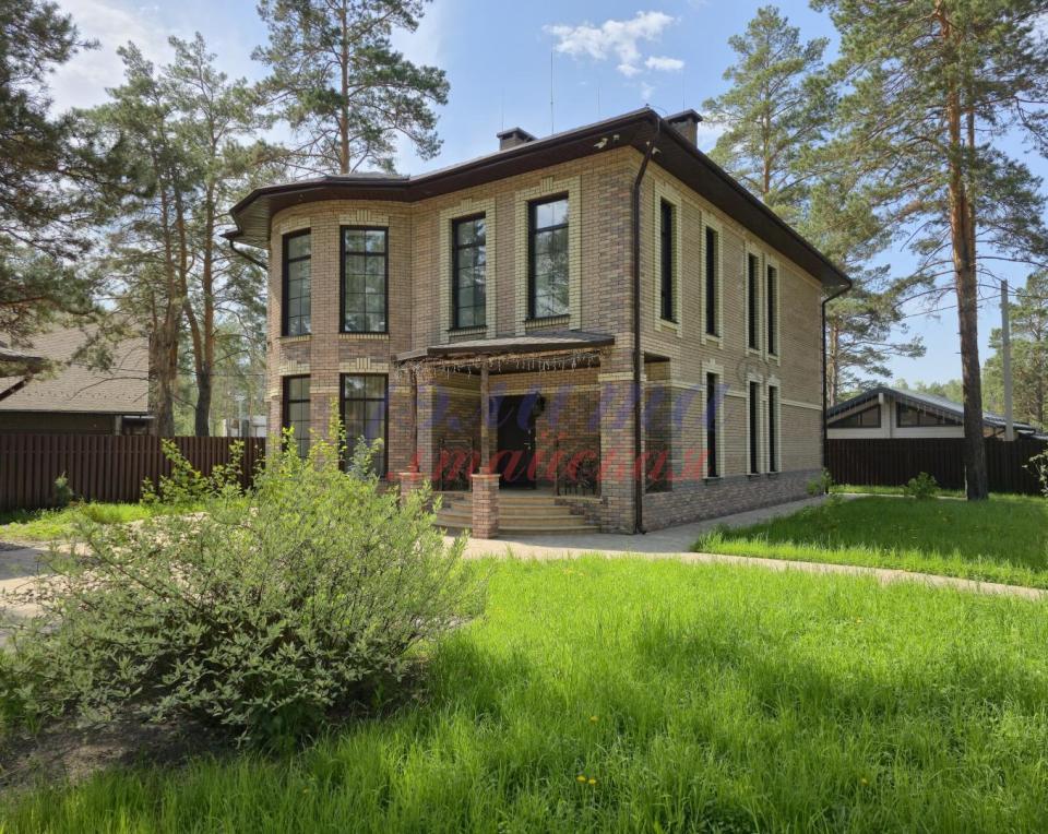 Коттедж 205,8 кв.м. на участке 15 соток в сосновом лесу в Барнауле.